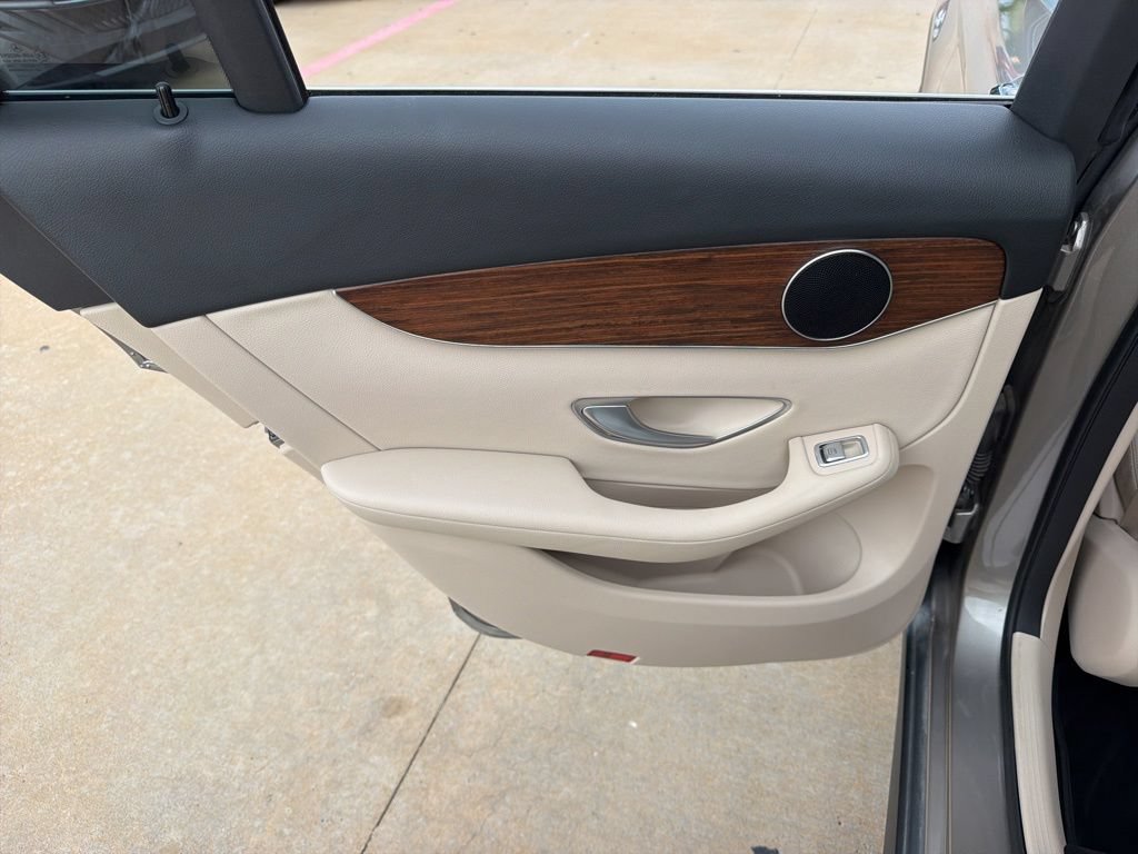 Used 2021 Mercedes-Benz GLC 300 4MATIC image 15