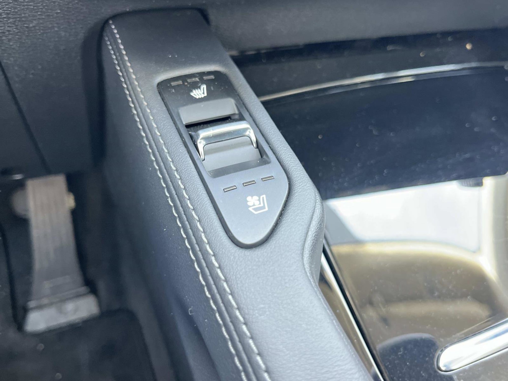 Used 2024 Kia Telluride EX image 19