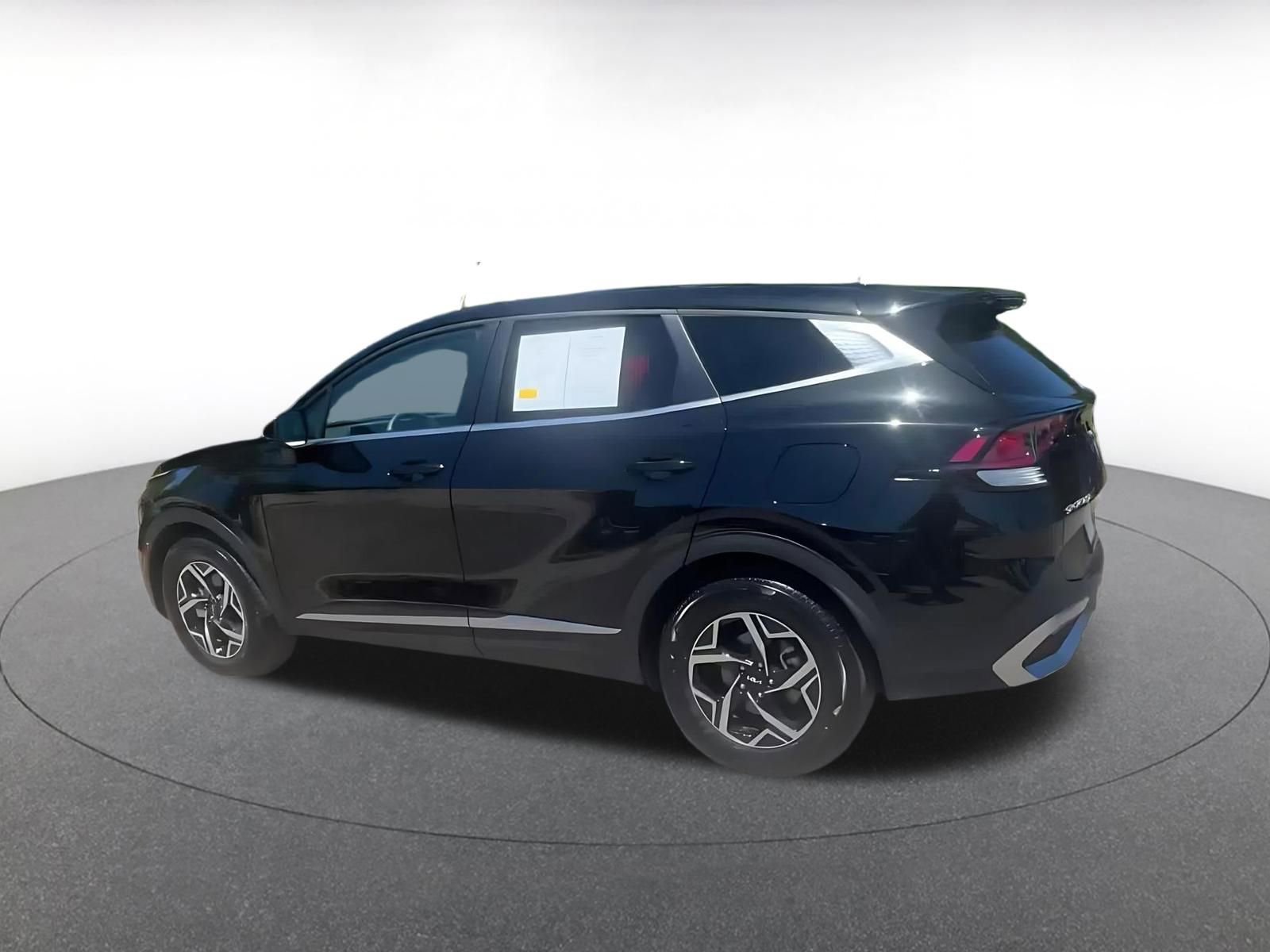 Used 2025 Kia Sportage LX image 10