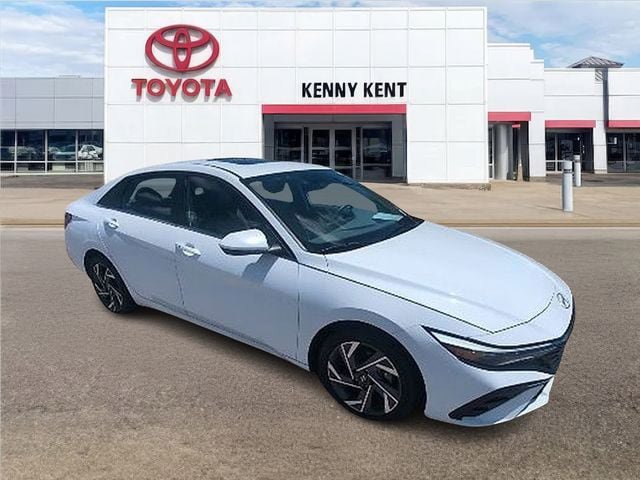Used 2025 Hyundai Elantra SEL FWD image 1