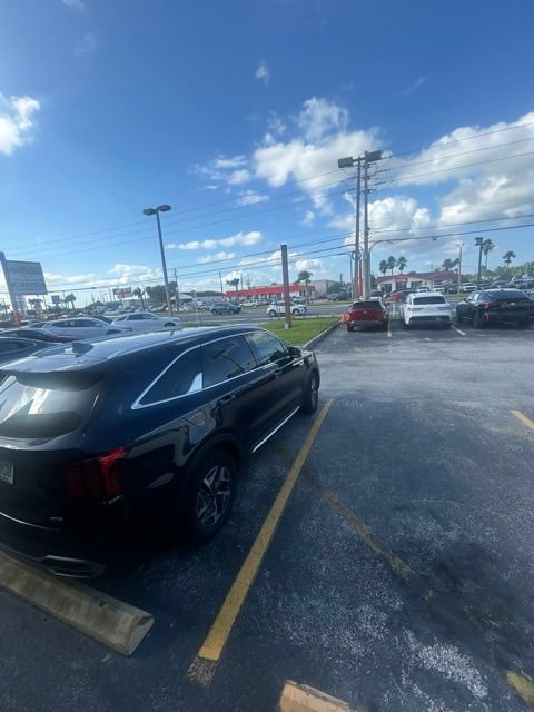 Used 2023 Kia Sorento EX w/ Panoramic Sunroof Package FWD image 5