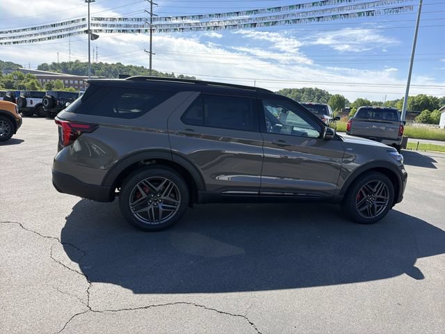 New 2026 Ford Explorer ST-Line w/ ST-Line Street Pack AWD/4WD image 3