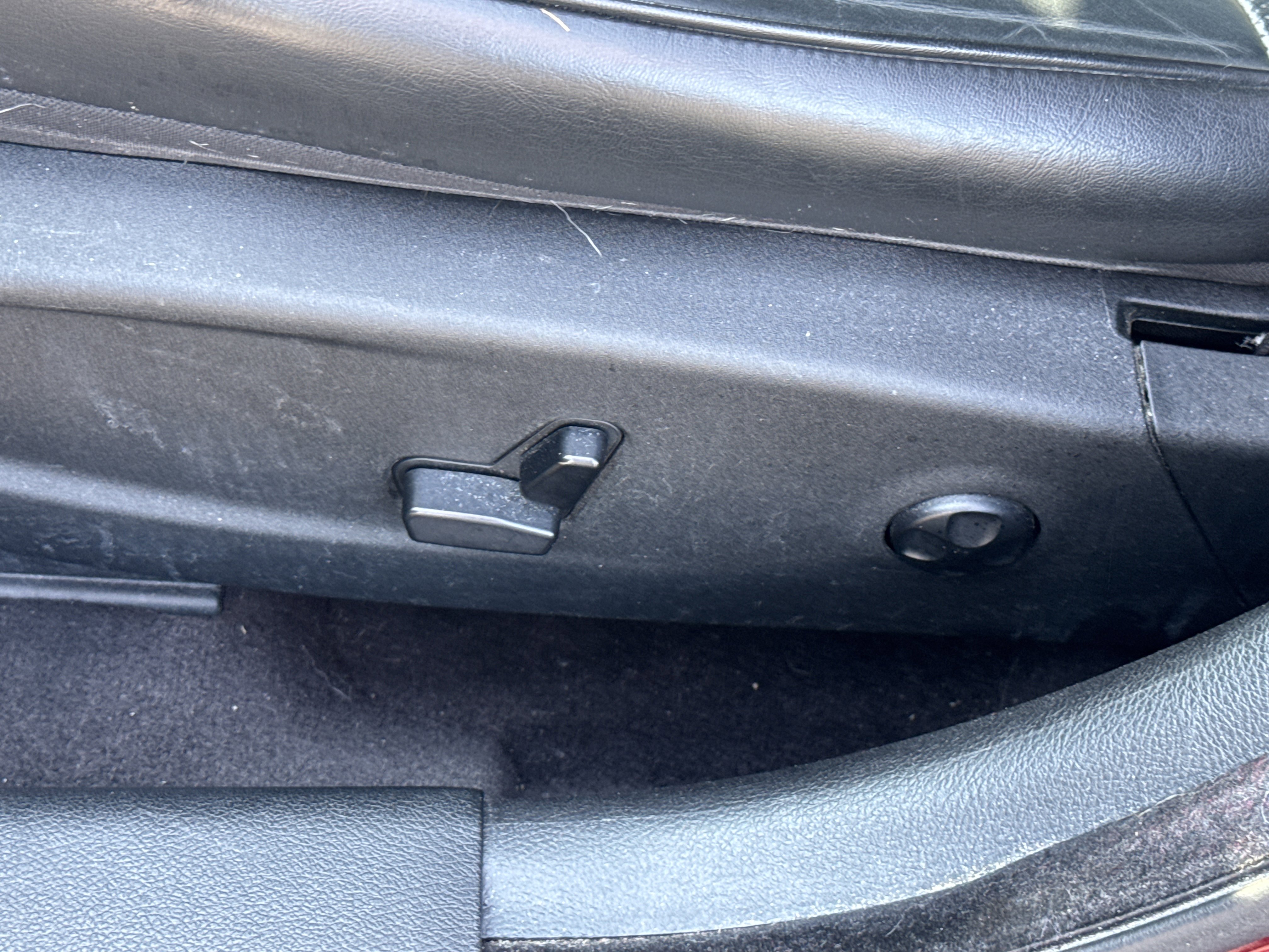 Used 2016 Chrysler 300 C RWD image 12