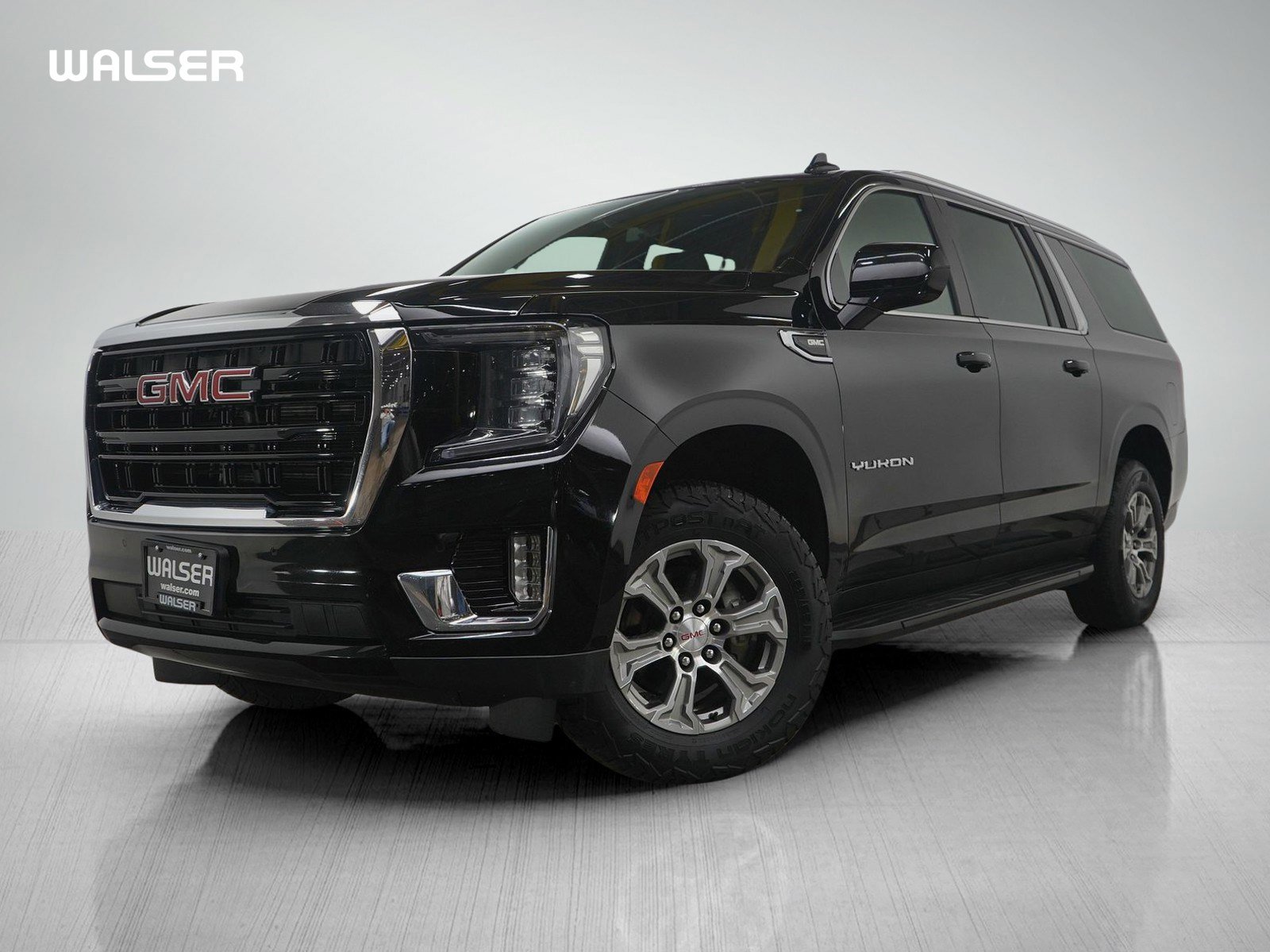 Used 2023 GMC Yukon XL SLE AWD/4WD image 1