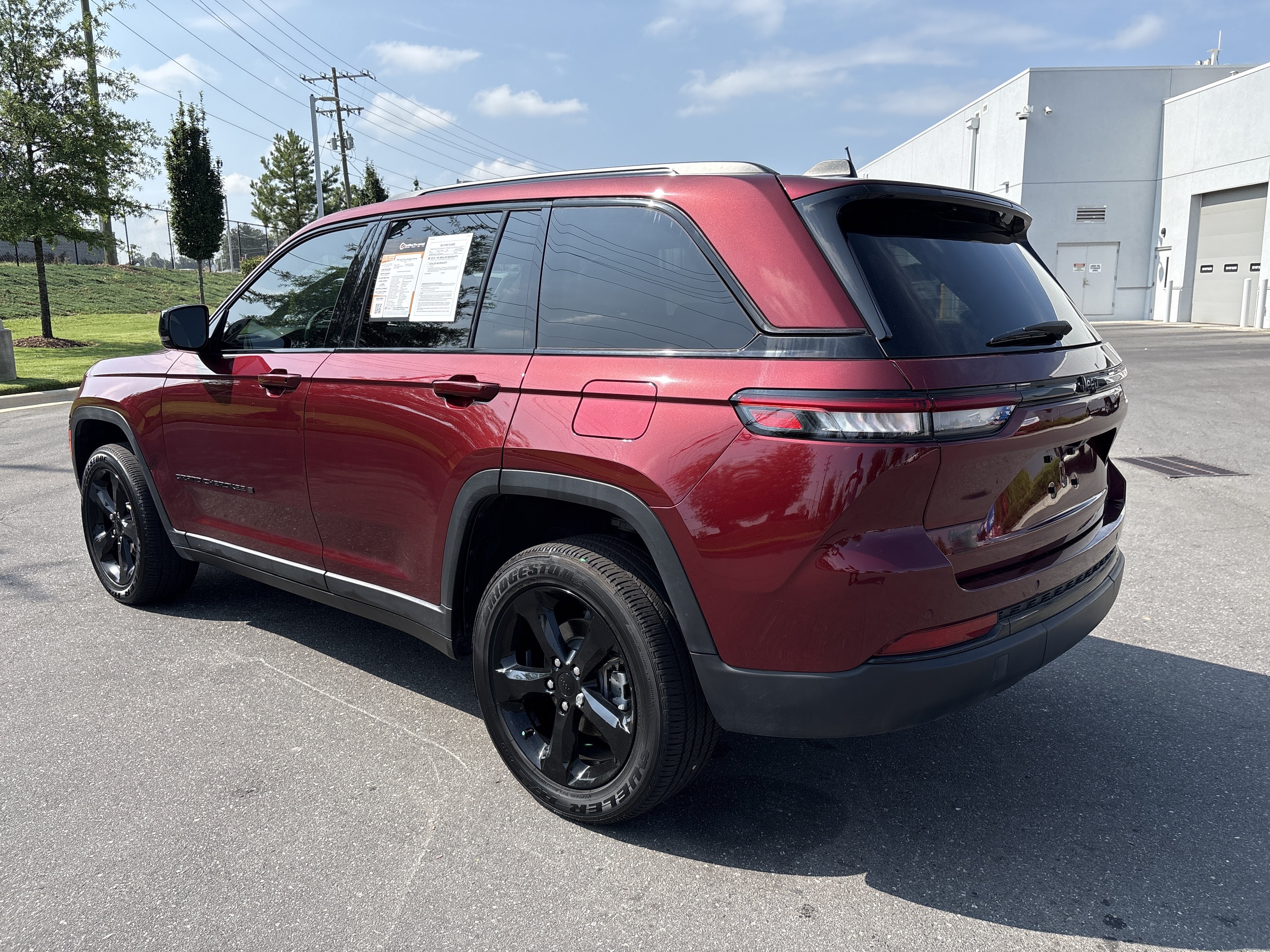 Used 2023 Jeep Grand Cherokee Altitude RWD image 7