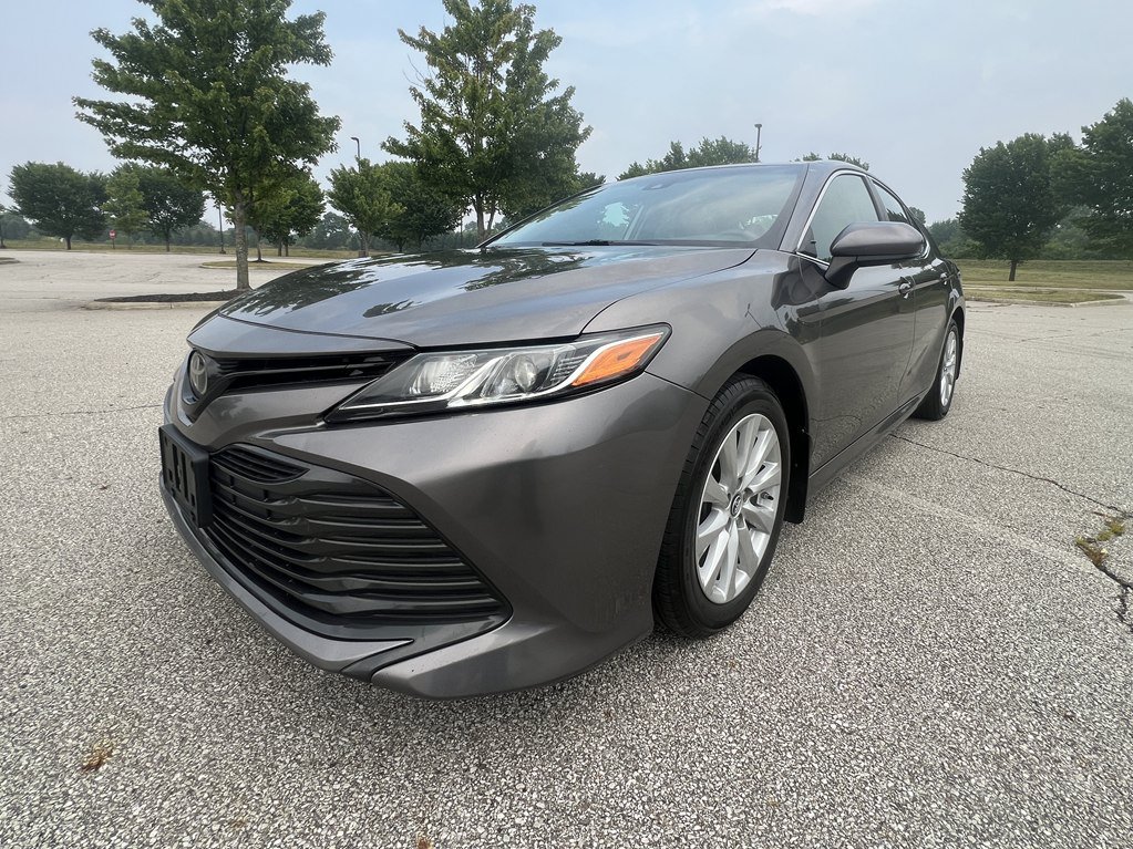 Used 2018 Toyota Camry LE FWD image 1