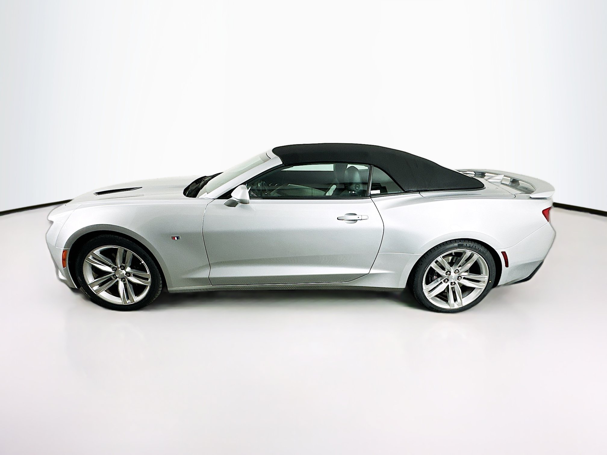 Used 2017 Chevrolet Camaro SS RWD image 4