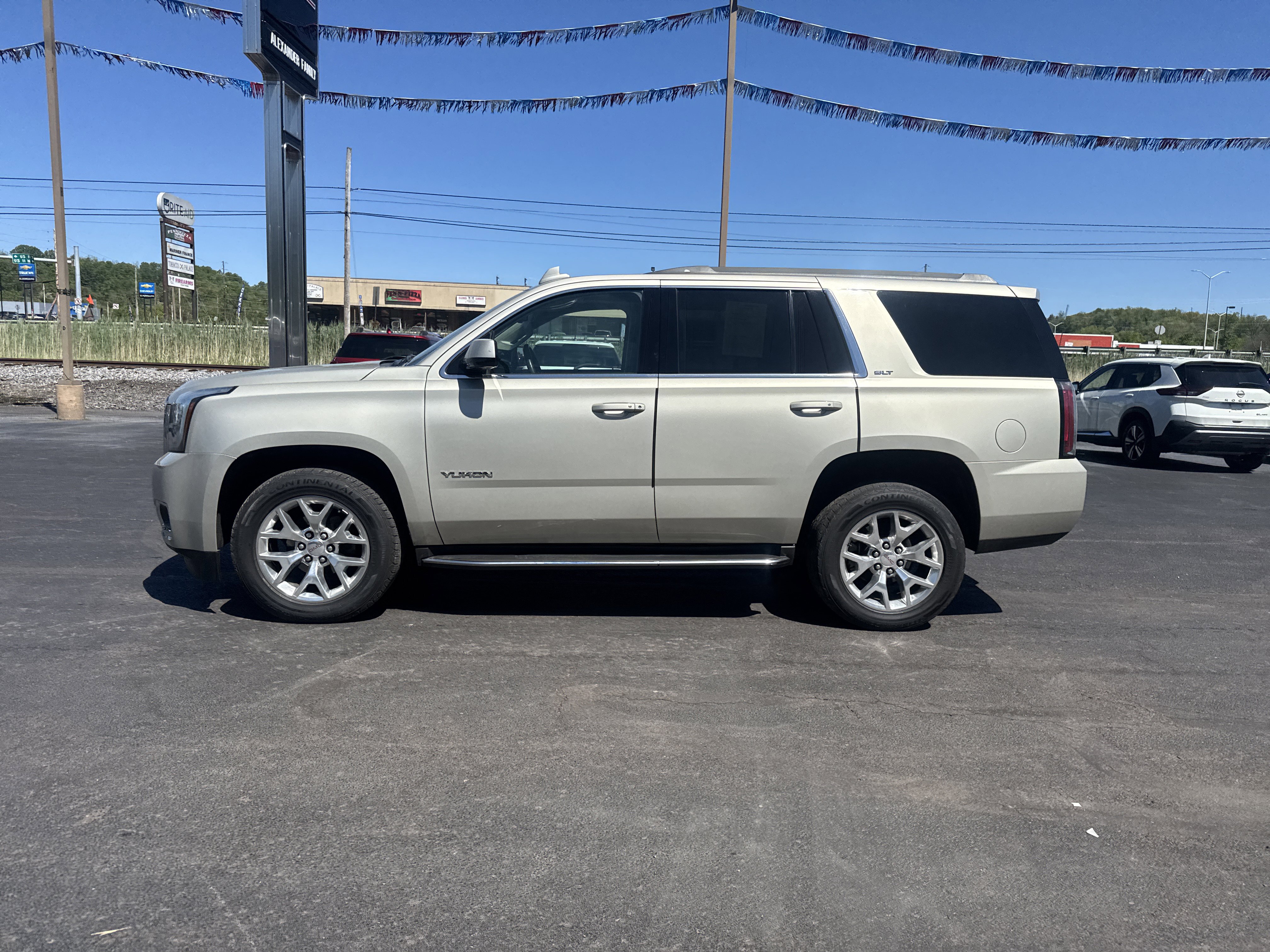 Used 2015 GMC Yukon SLT w/ Open Road Package AWD/4WD image 7