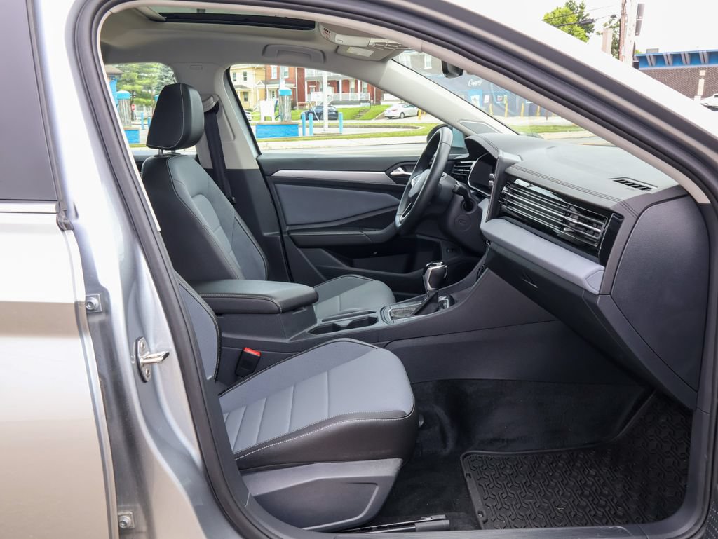 Certified 2026 Volkswagen Jetta SE w/ Black Wheel Package FWD image 28
