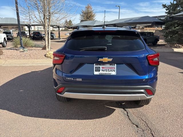 Used 2024 Chevrolet Trax LT w/ LT Convenience Package image 8