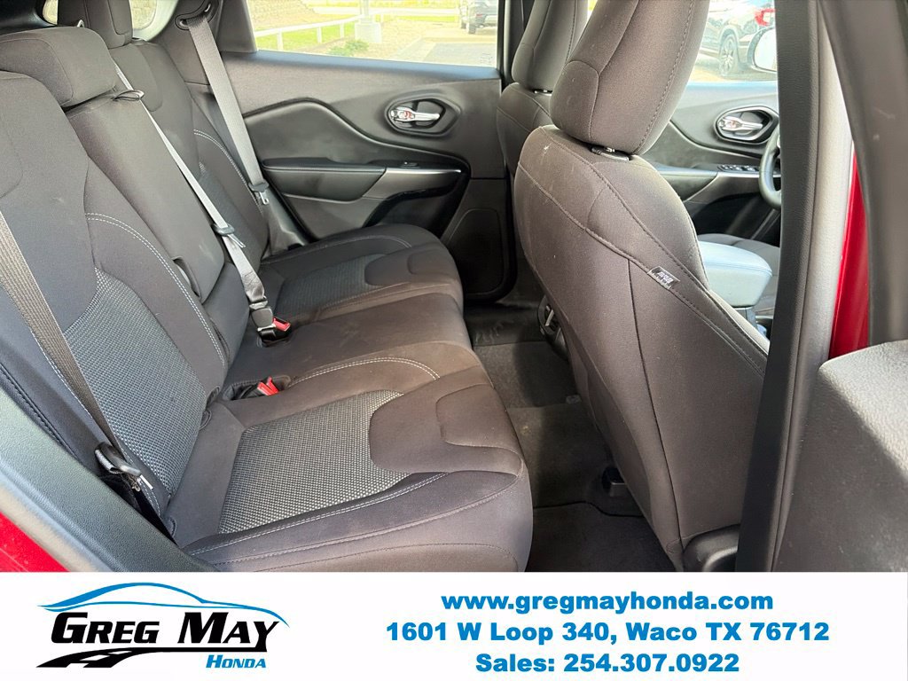 Used 2021 Jeep Cherokee Latitude FWD image 15