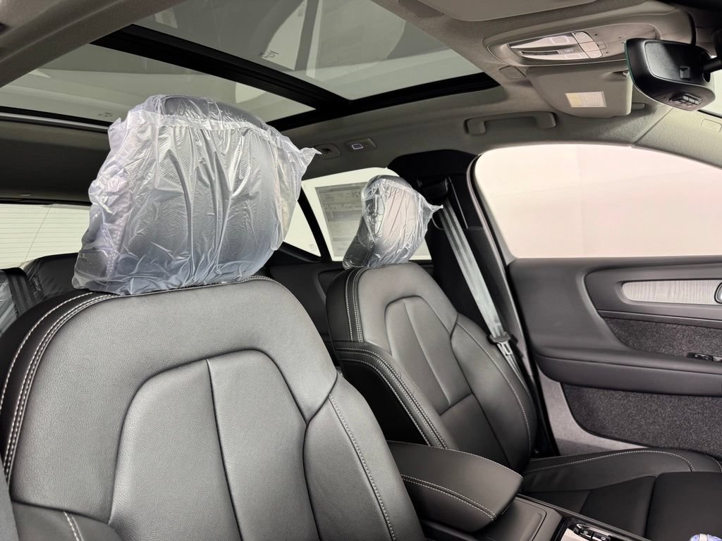 New 2026 Volvo XC40 B5 Ultra w/ Protection Package Premier AWD/4WD image 7