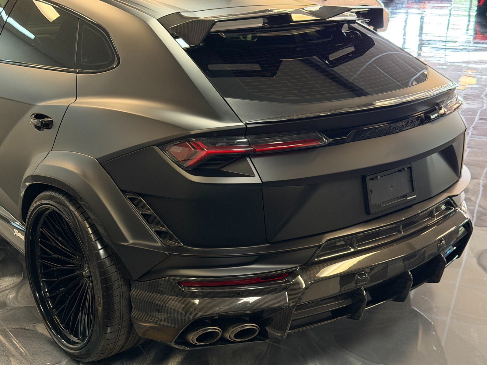 Used 2023 Lamborghini Urus Performante AWD/4WD image 10