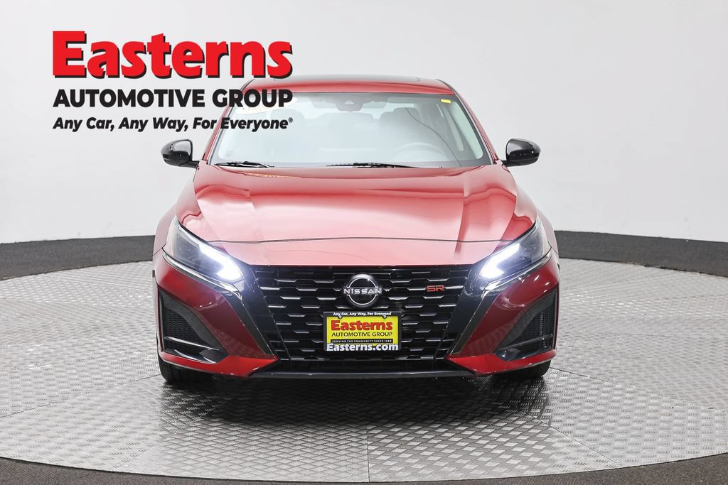 Used 2023 Nissan Altima 2.5 SR w/ SR Premium Package AWD/4WD image 2