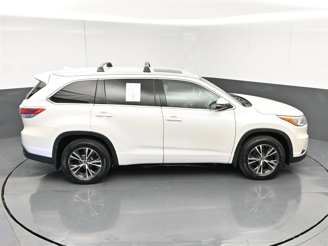 Used 2016 Toyota Highlander XLE AWD/4WD image 24