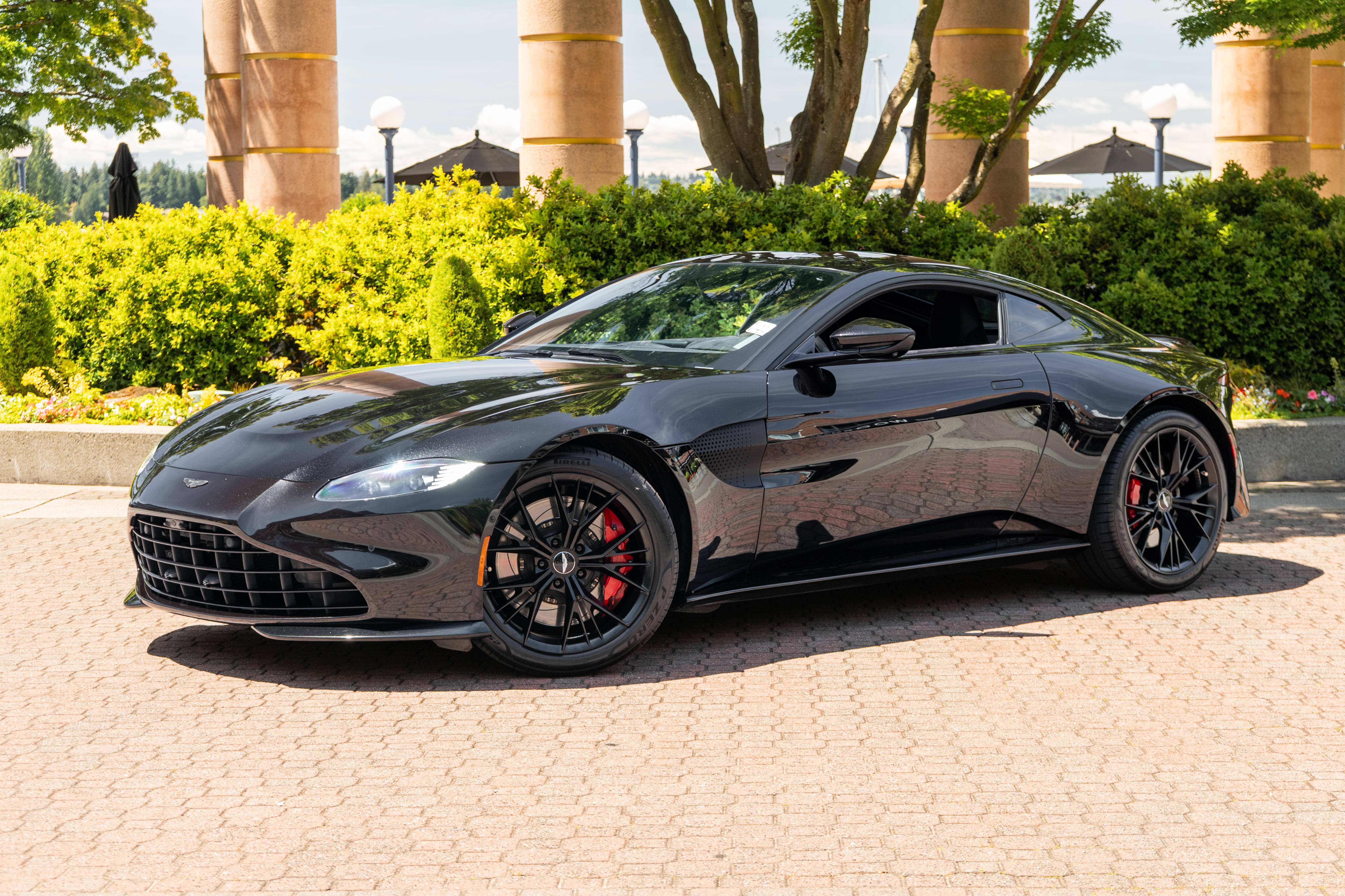 Used 2021 Aston Martin V8 Vantage Coupe RWD image 31