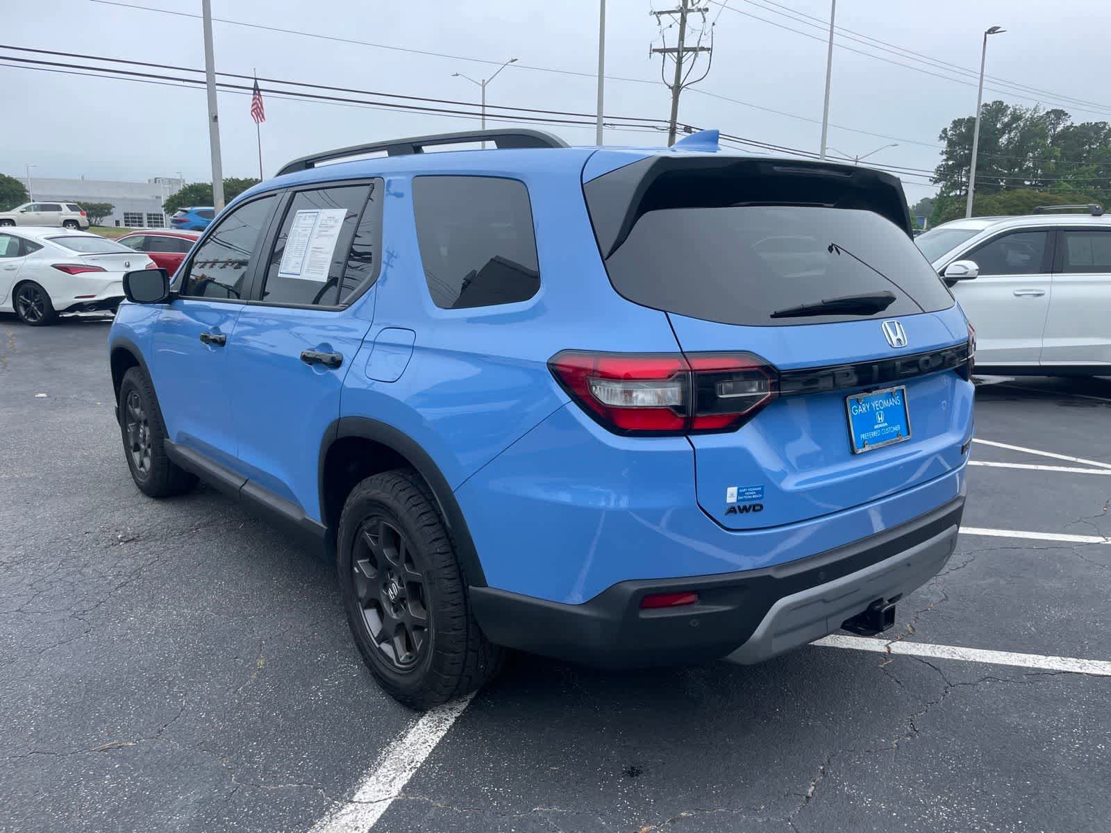 Used 2025 Honda Pilot TrailSport image 3