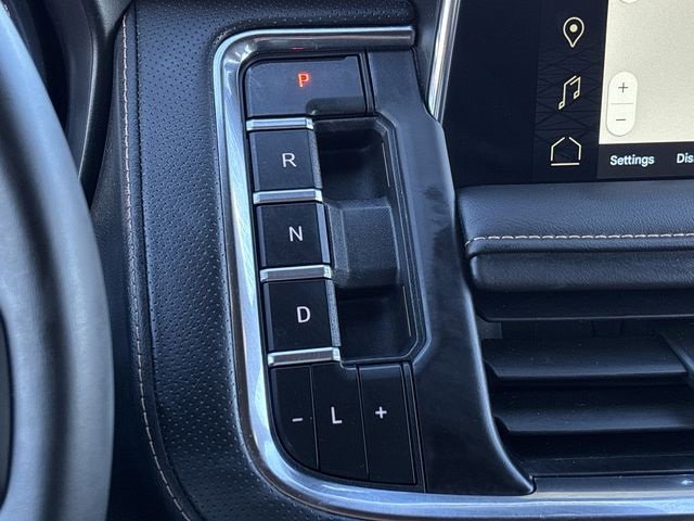 Used 2024 GMC Yukon XL AT4 w/ Technology Package image 16