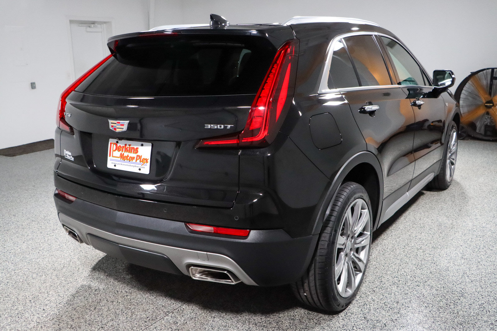 Used 2023 Cadillac XT4 Premium Luxury w/ Cold Weather Package FWD image 7