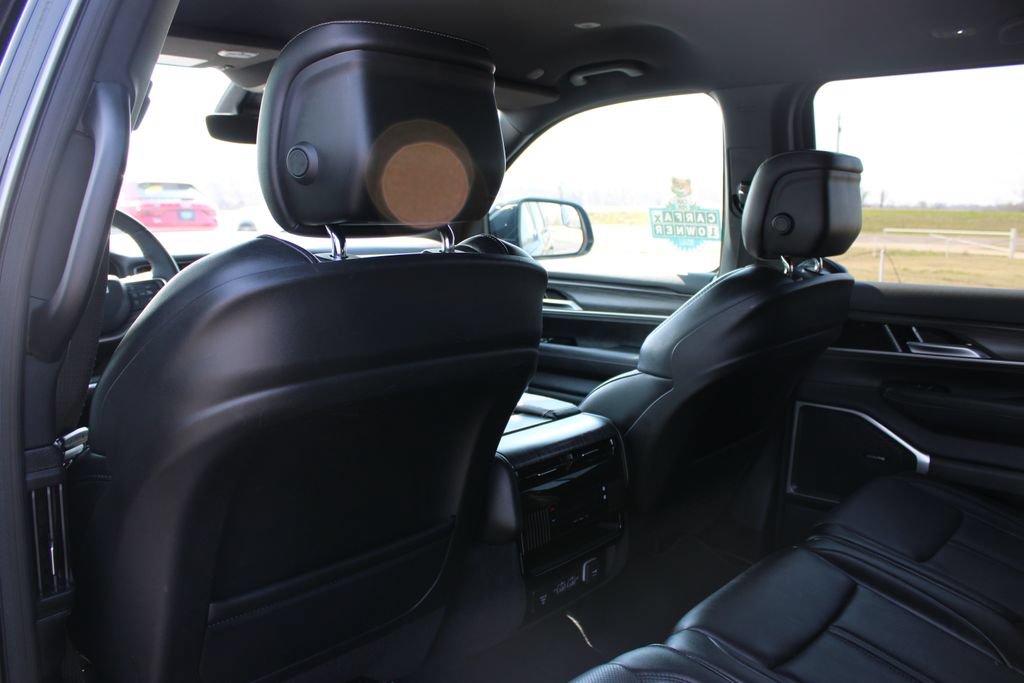 Used 2024 Jeep Wagoneer L Series II w/ Flexible Seating Group AWD/4WD image 26