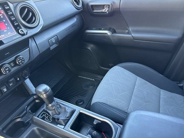 Used 2020 Toyota Tacoma TRD Off-Road w/ Technology Package AWD/4WD image 18
