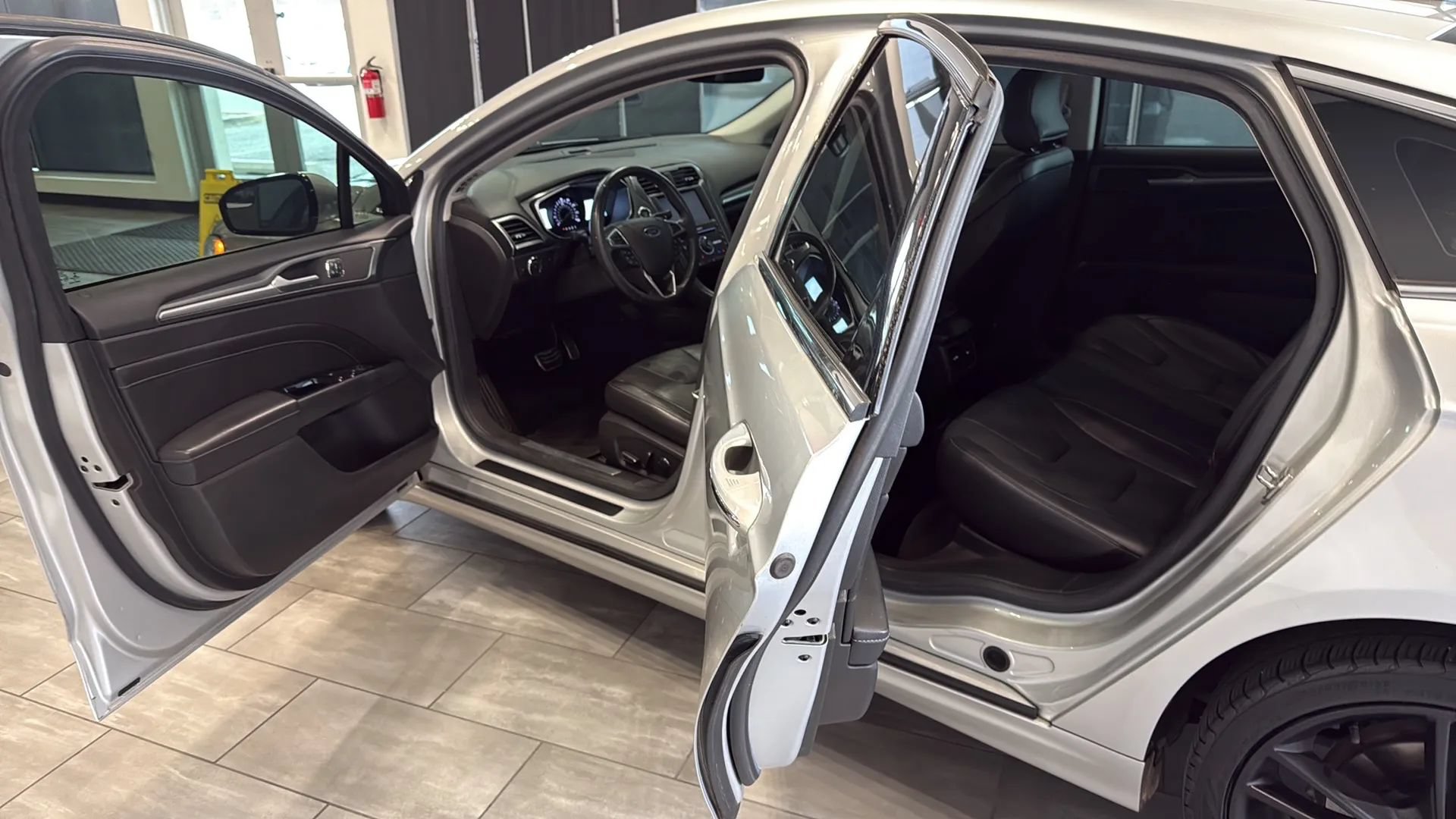 Used 2016 Ford Fusion Titanium AWD/4WD image 12