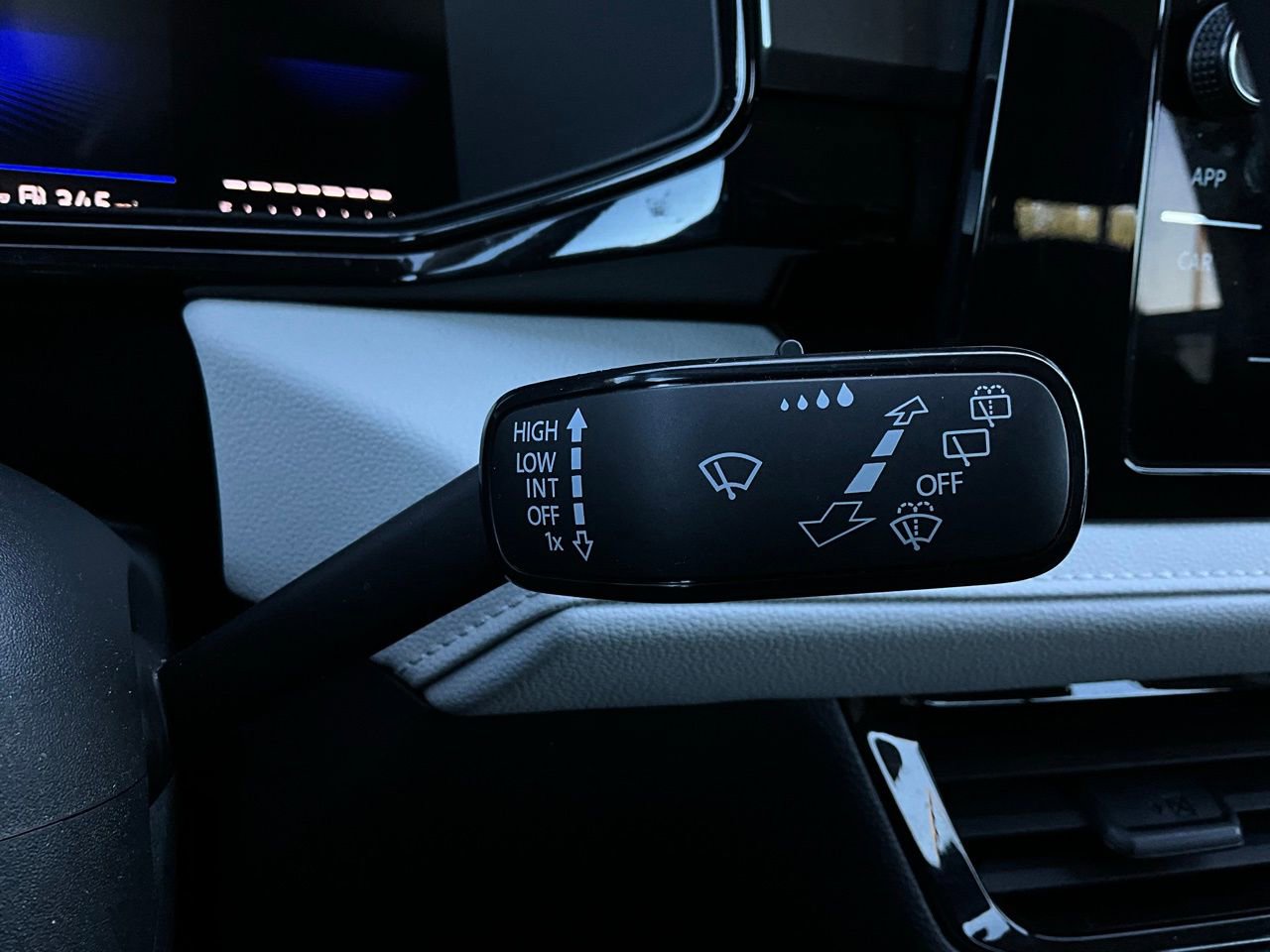 Used 2025 Volkswagen Taos S image 35