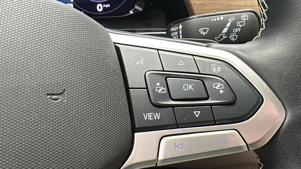 Used 2025 Volkswagen Atlas SE AWD/4WD image 17