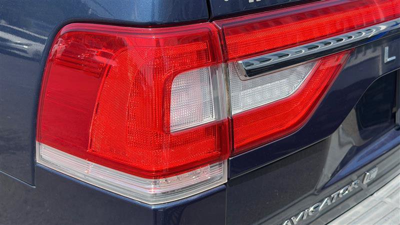 Used 2016 Lincoln Navigator L Select AWD/4WD image 13