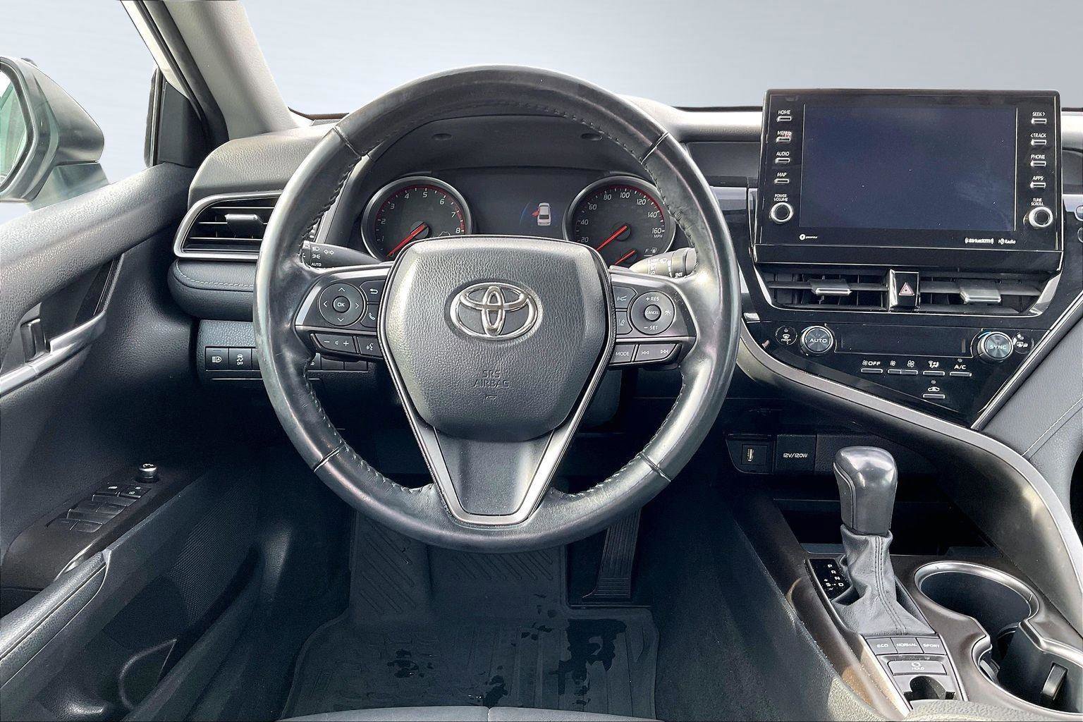 Used 2022 Toyota Camry XSE image 6