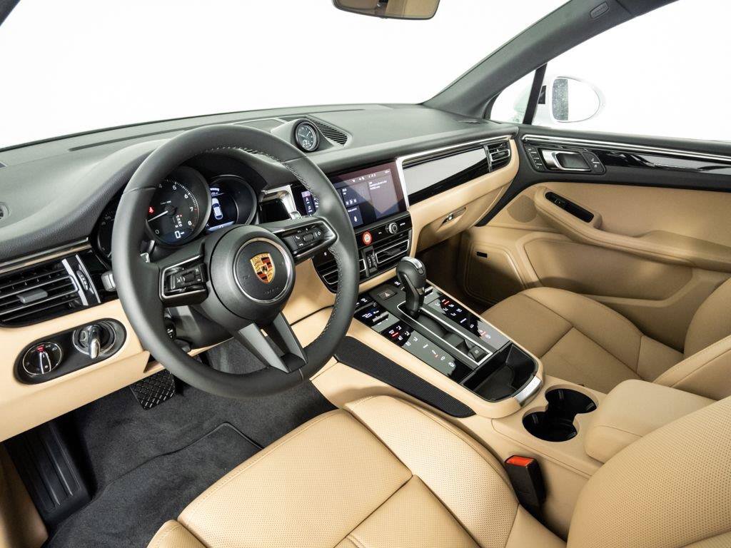 New 2026 Porsche Macan AWD/4WD image 4