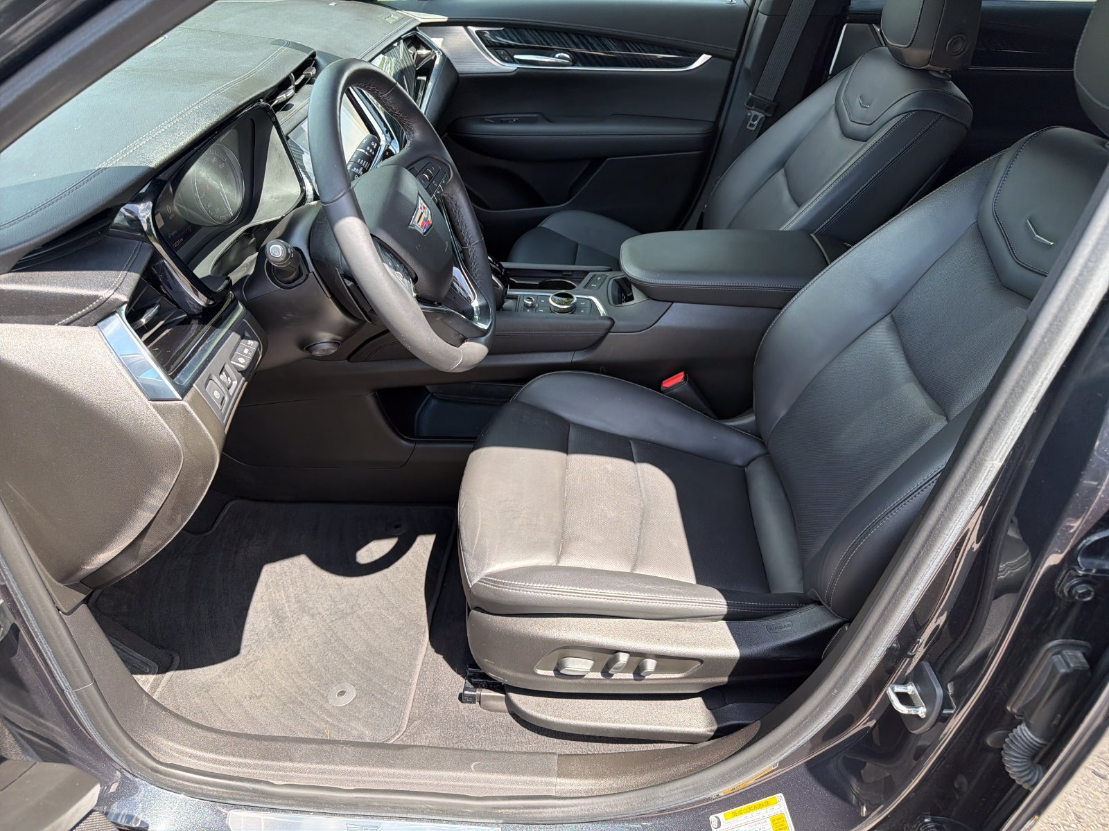 Used 2023 Cadillac XT6 Premium Luxury w/ Technology Package AWD/4WD image 10