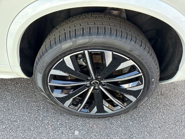 New 2026 Volvo XC90 B6 Ultra w/ Protection Package image 14