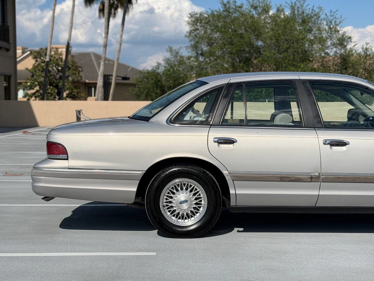 Used 1992 Ford Crown Victoria LX RWD image 17