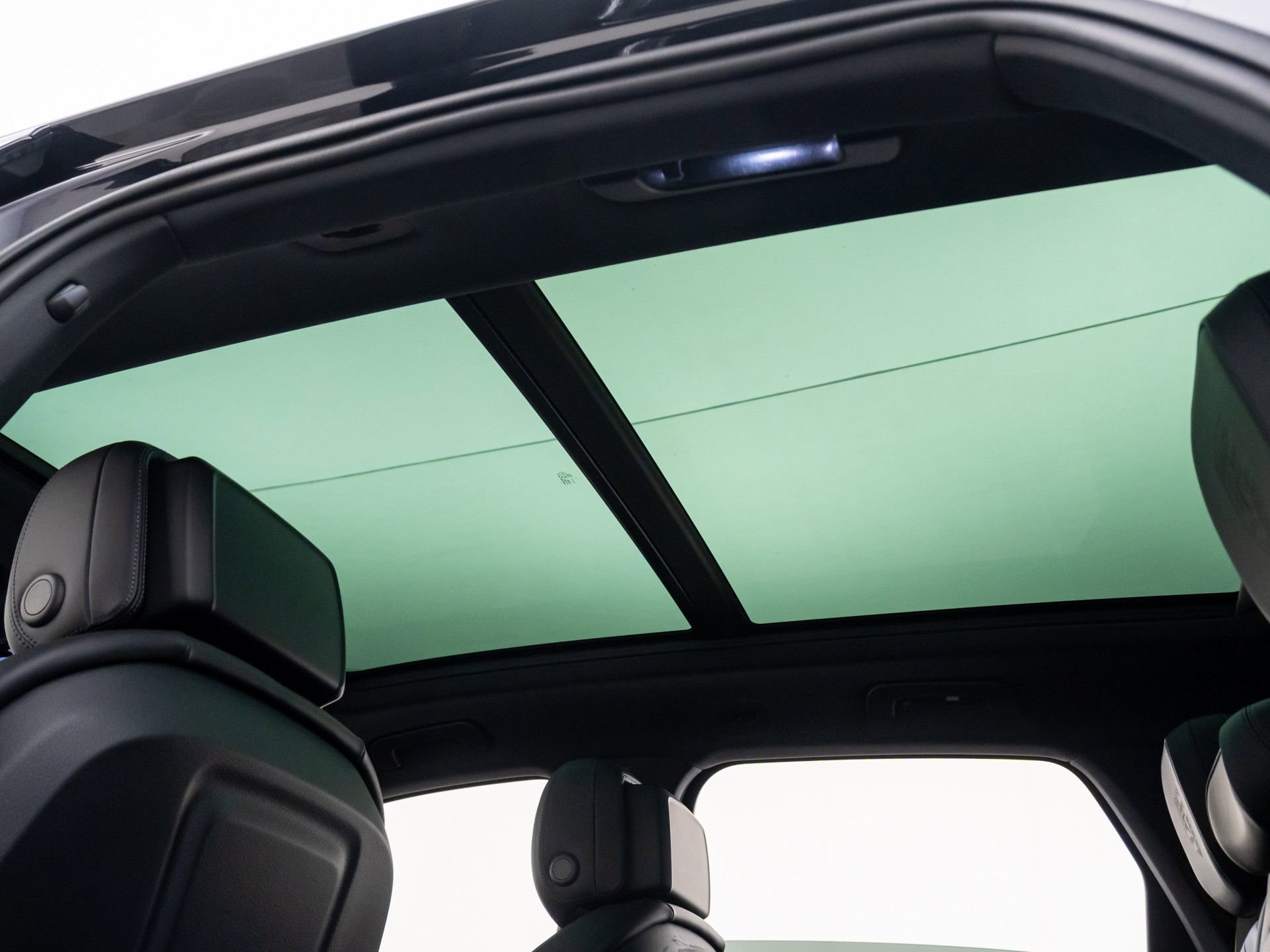 Certified 2022 Porsche Cayenne Platinum Edition image 18