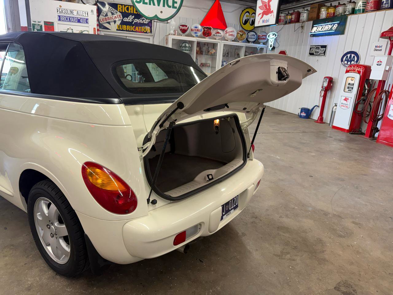 Used 2005 Chrysler PT Cruiser Touring FWD image 19