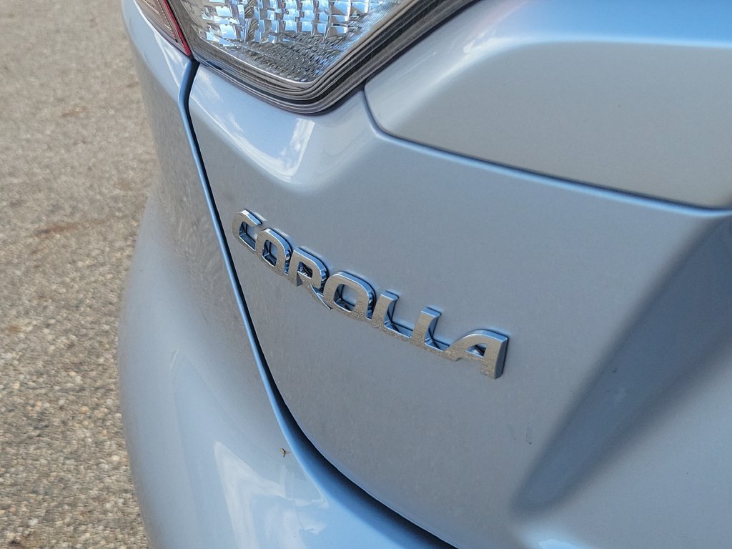 Used 2023 Toyota Corolla LE FWD image 33