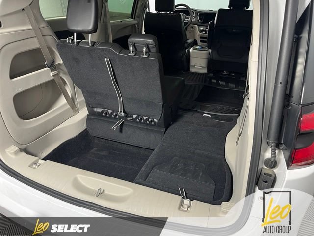 Used 2024 Chrysler Pacifica Touring-L AWD/4WD image 14