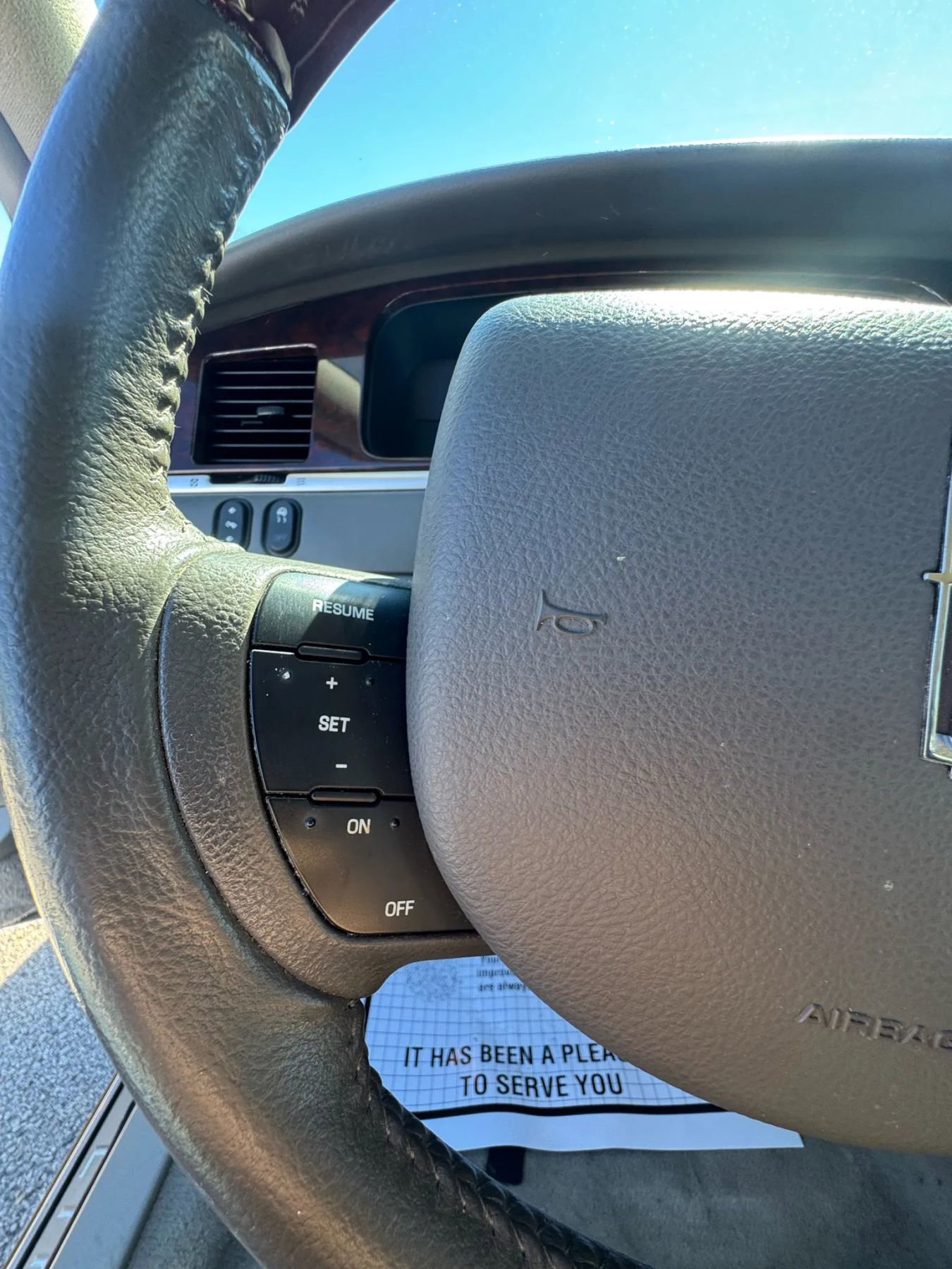 Used 2009 Lincoln Town Car Signature Limited image 13