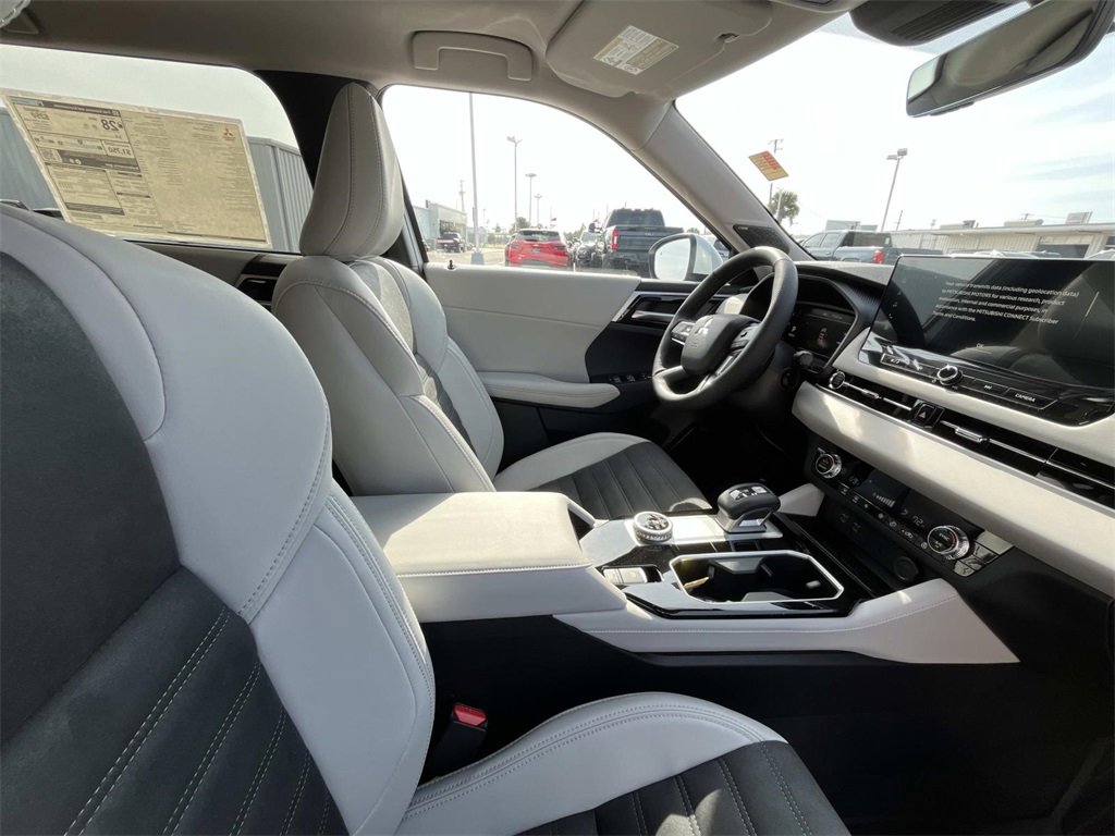 New 2026 Mitsubishi Outlander SE image 19