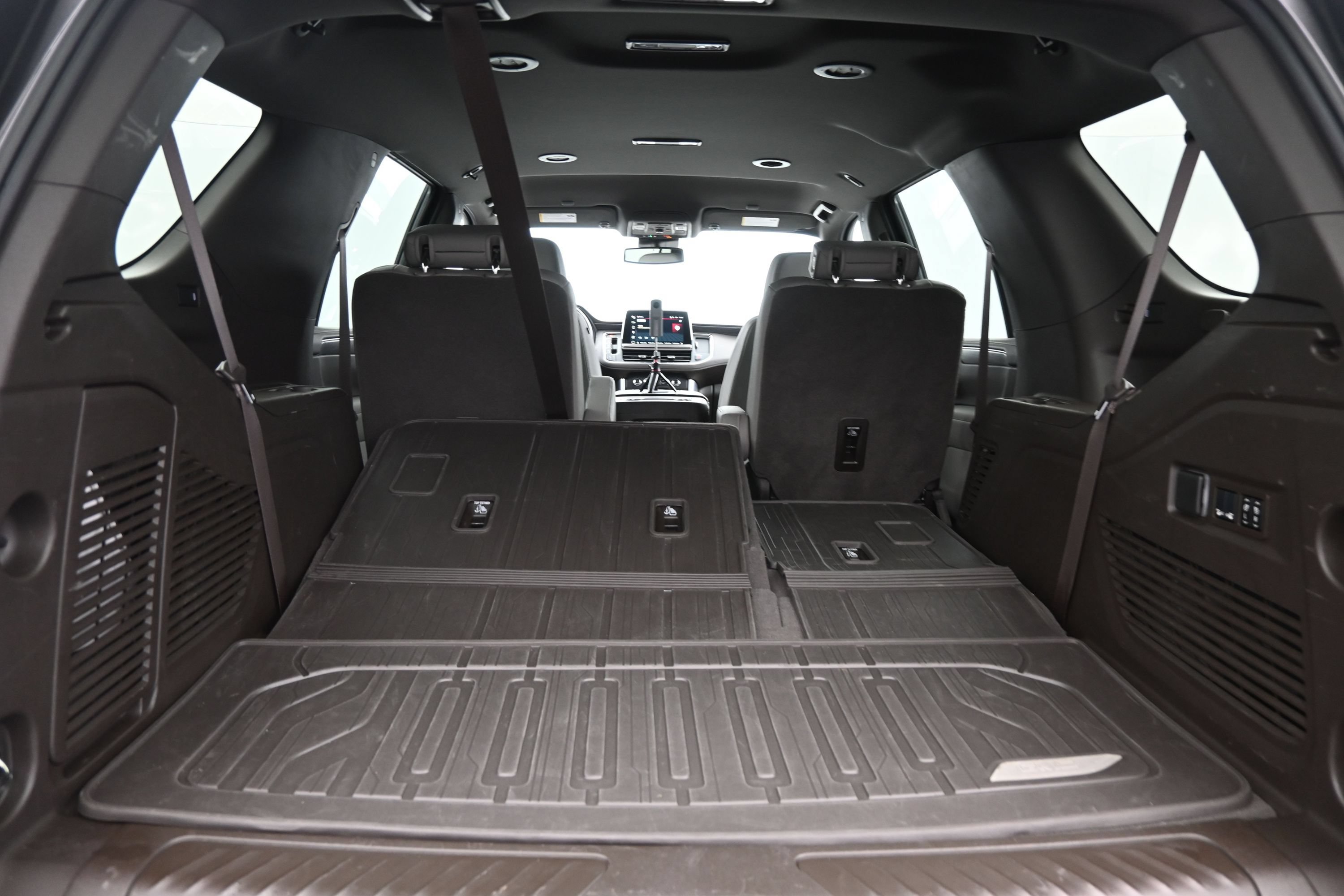 Used 2024 GMC Yukon SLT w/ SLT Luxury Package AWD/4WD image 19