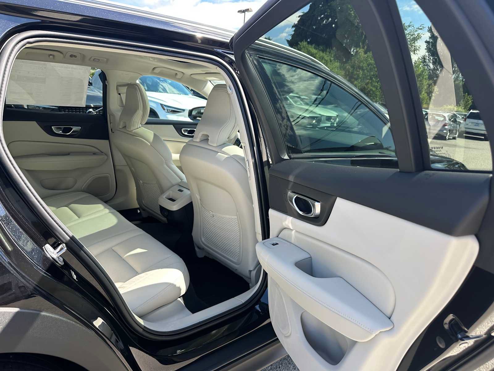 New 2026 Volvo V60 B5 Cross Country Plus w/ Protection Package Premier AWD/4WD image 13