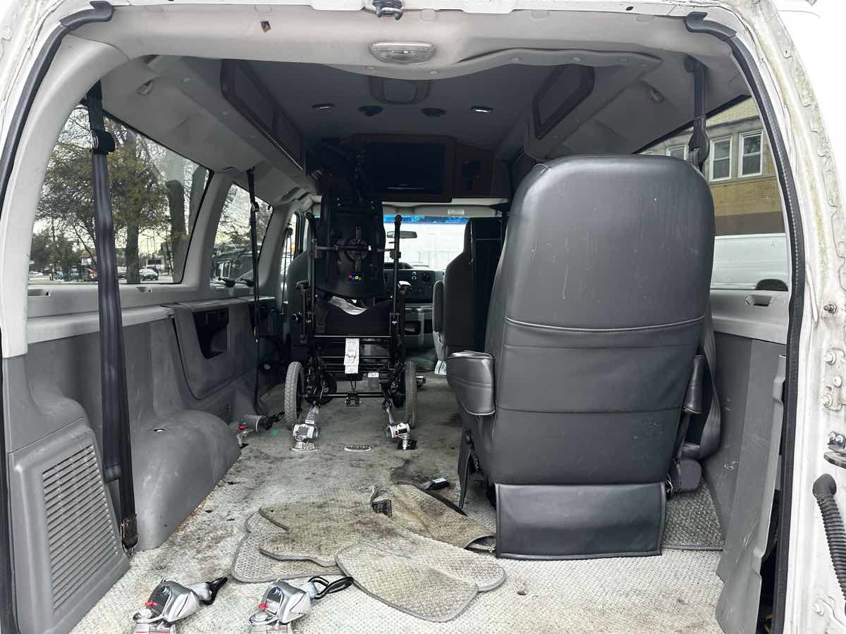 Used 2009 Ford E-150 and Econoline 150 XLT image 12