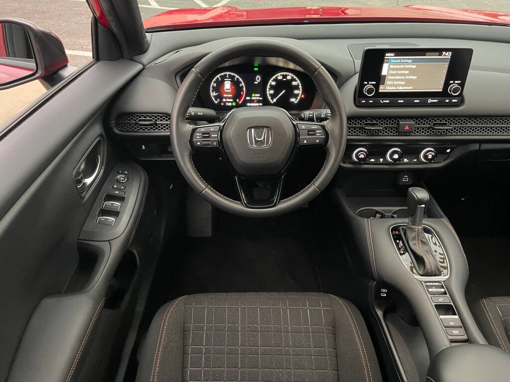 Used 2025 Honda HR-V Sport image 2