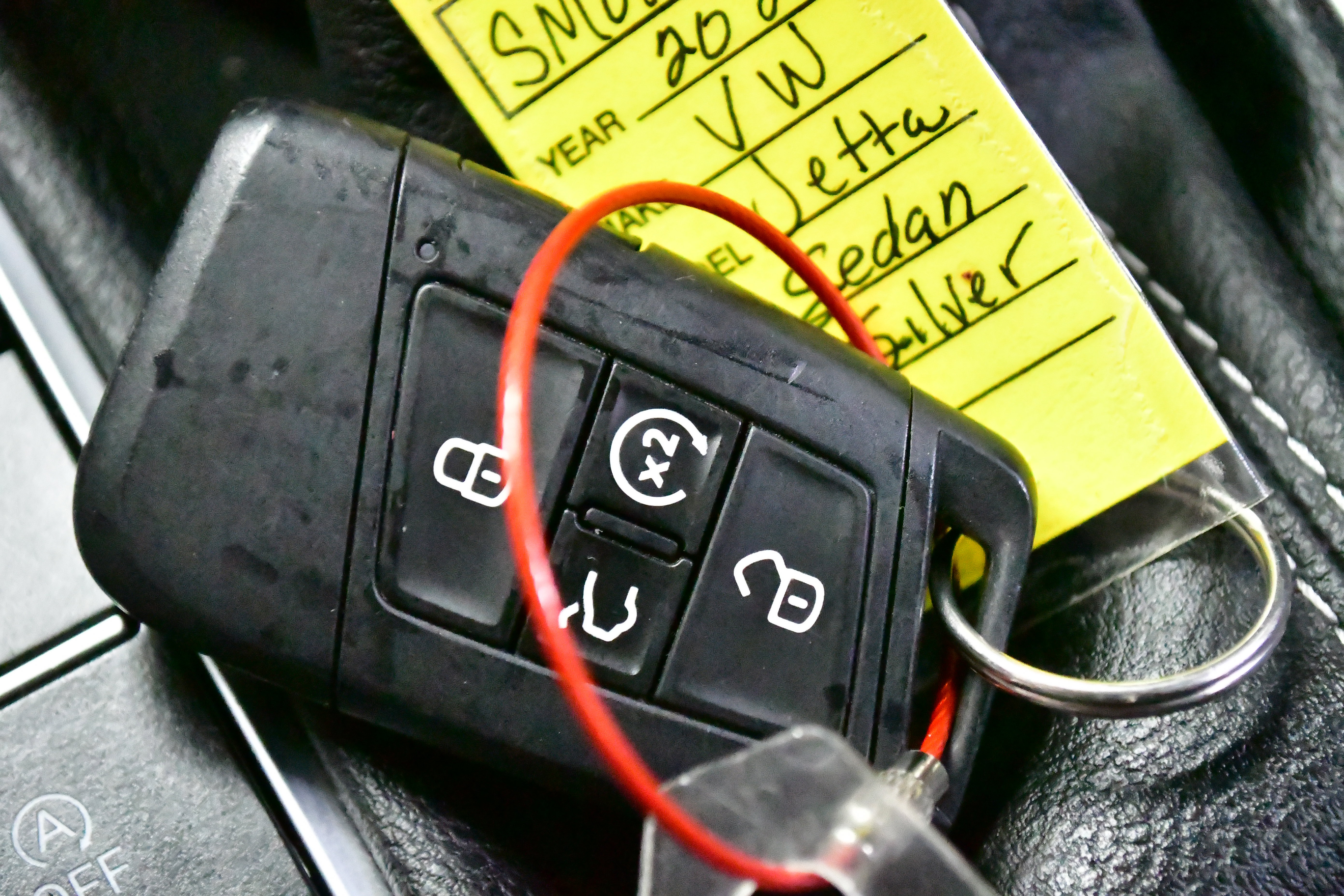 Used 2025 Volkswagen Jetta SE FWD image 32