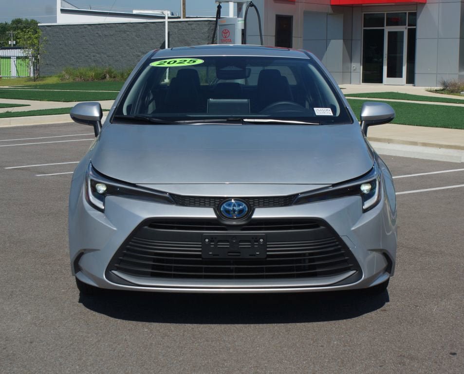 Used 2025 Toyota Corolla XLE FWD image 25