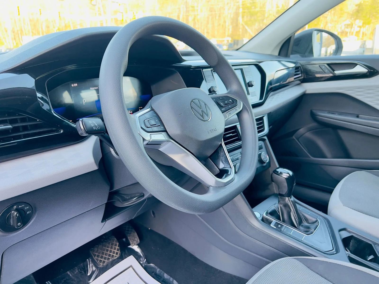 Used 2022 Volkswagen Taos S image 23