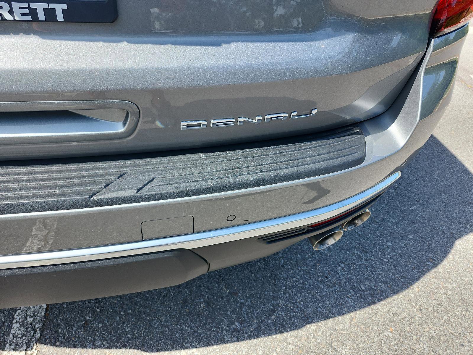 Used 2023 GMC Yukon XL Denali w/ Denali Reserve Package image 5