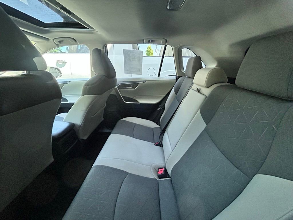 Used 2019 Toyota RAV4 XLE w/ Convenience Package AWD/4WD image 4