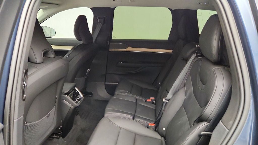 Used 2025 Volvo EX90 Plus AWD/4WD image 21